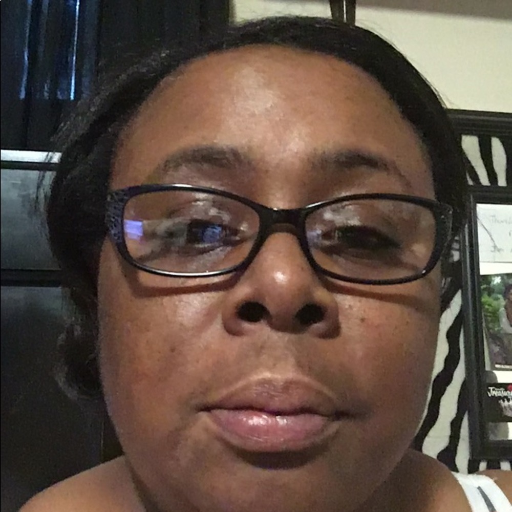 Meet your Posher, Angela